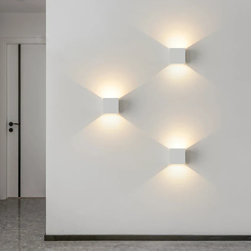 Eclat Romanov - Sleek LED Wall Sconce