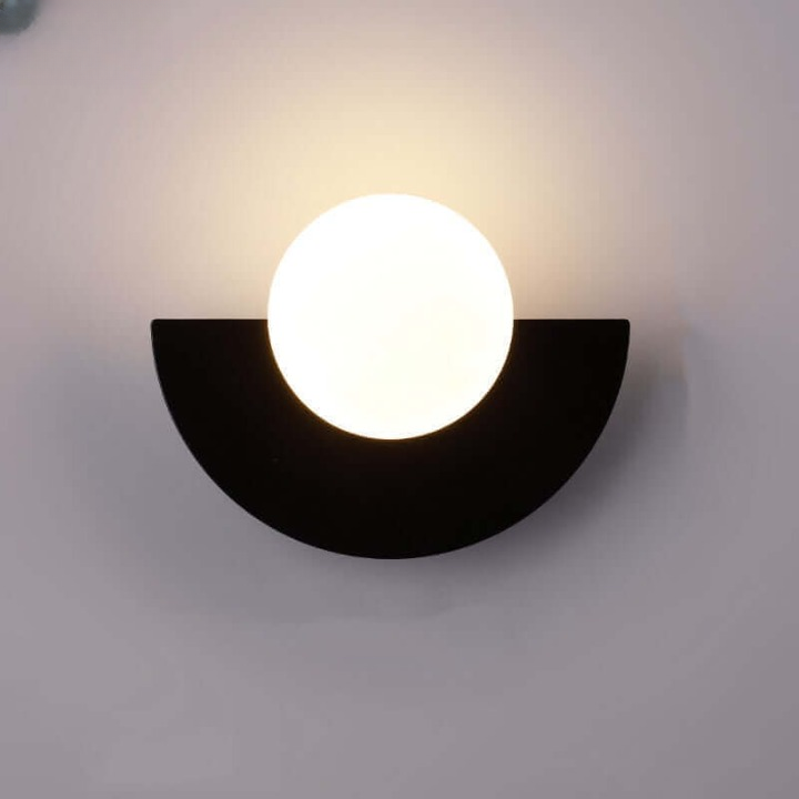 Charme Boréal - Half-Moon Metal Wall Sconce