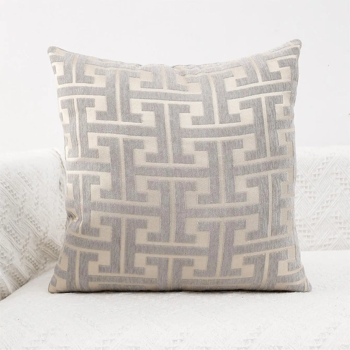 Sérénité Luxe Cushion Cover - Striped Design for a Warm Interior