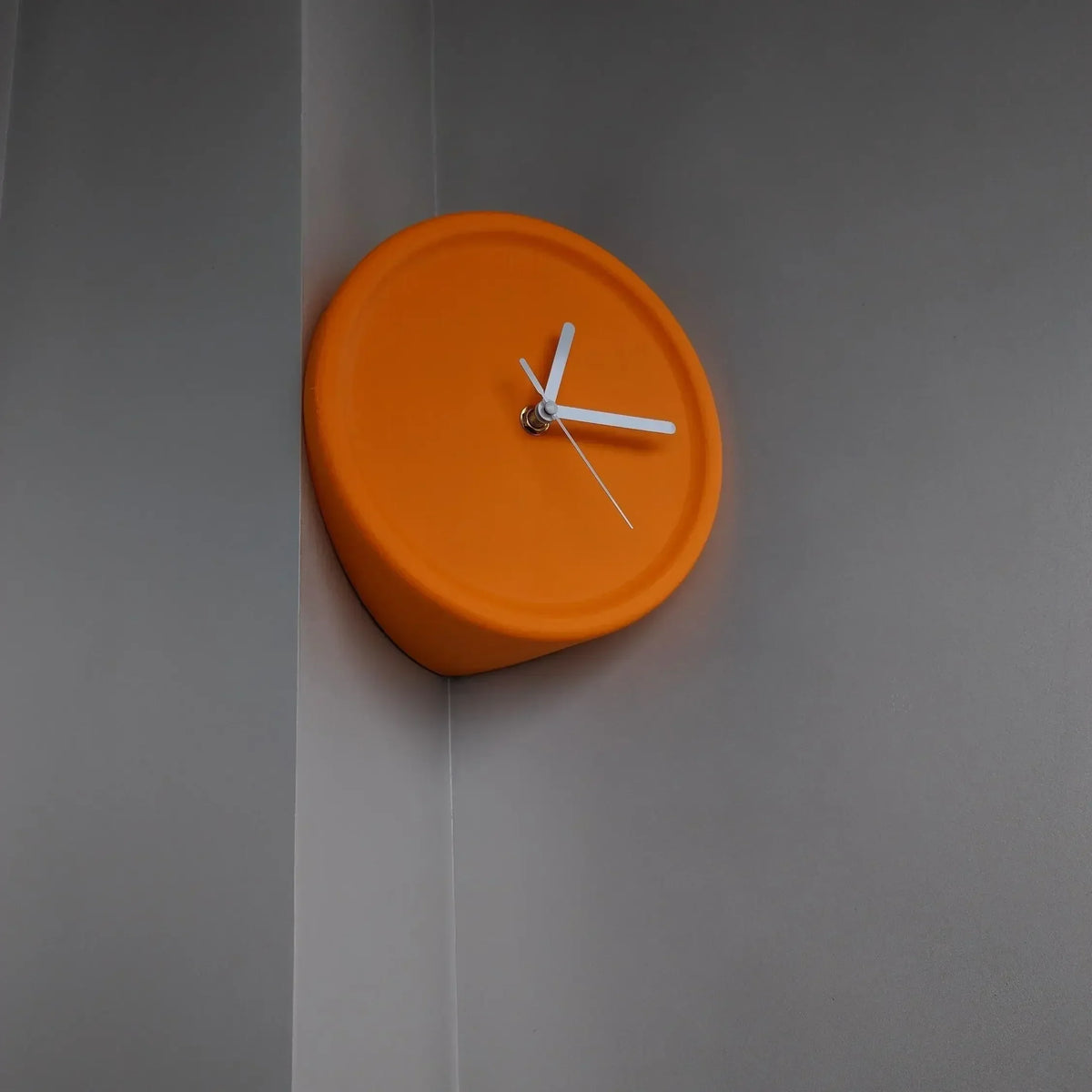 SilentCorner - No-Drill Silent Corner Wall Clock