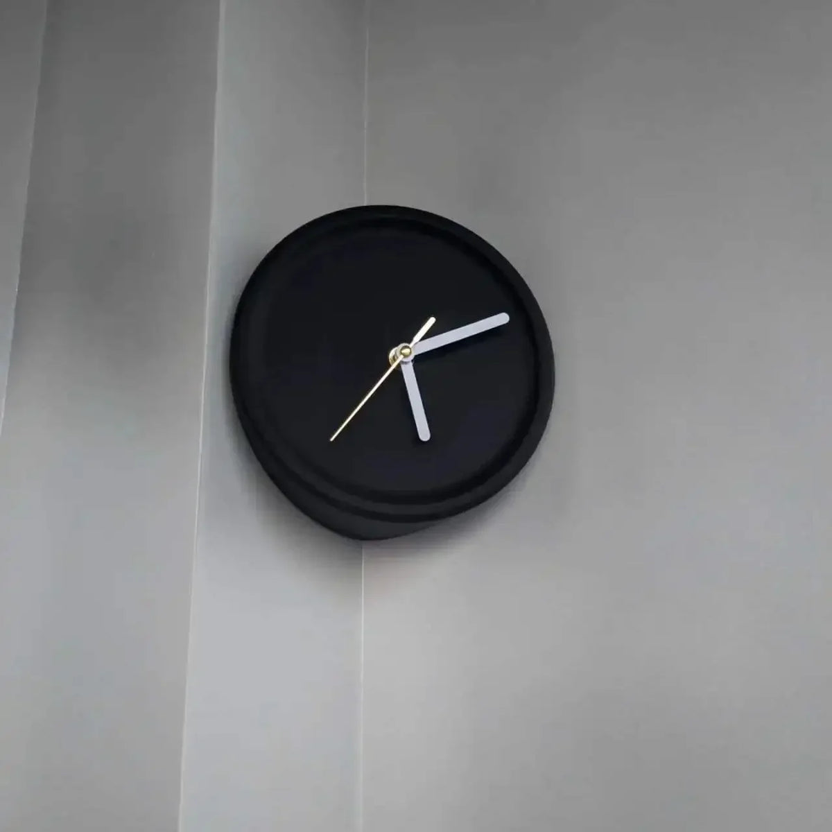 SilentCorner - No-Drill Silent Corner Wall Clock