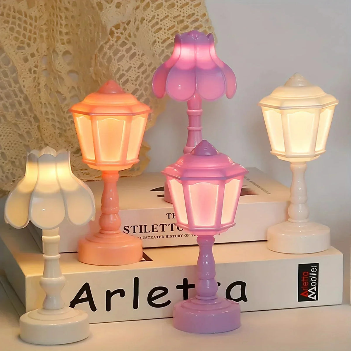 ChicGloed - Elegant Table Lamp with Geometric Design