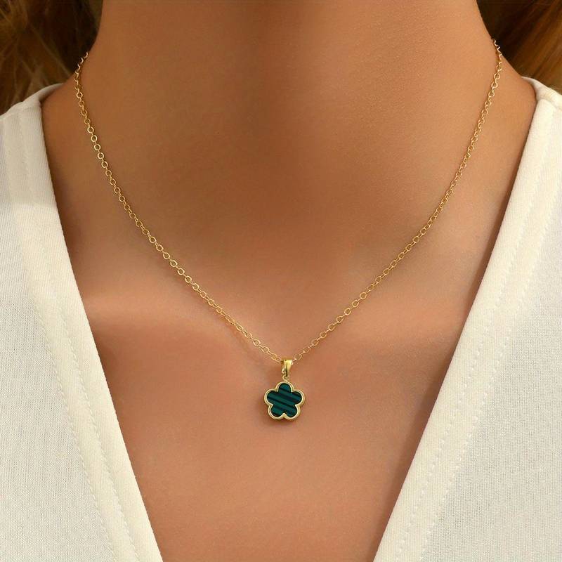 Fiora - Lucky Flower Pendant Necklace