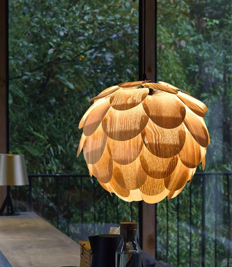 PineappleGlow Pendant - Wooden Pineapple-Shaped Light for a Warm Interior