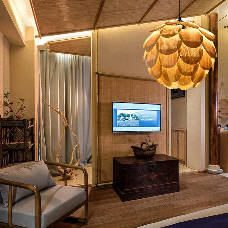 PineappleGlow Pendant - Wooden Pineapple-Shaped Light for a Warm Interior