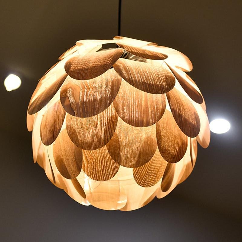 PineappleGlow Pendant - Wooden Pineapple-Shaped Light for a Warm Interior
