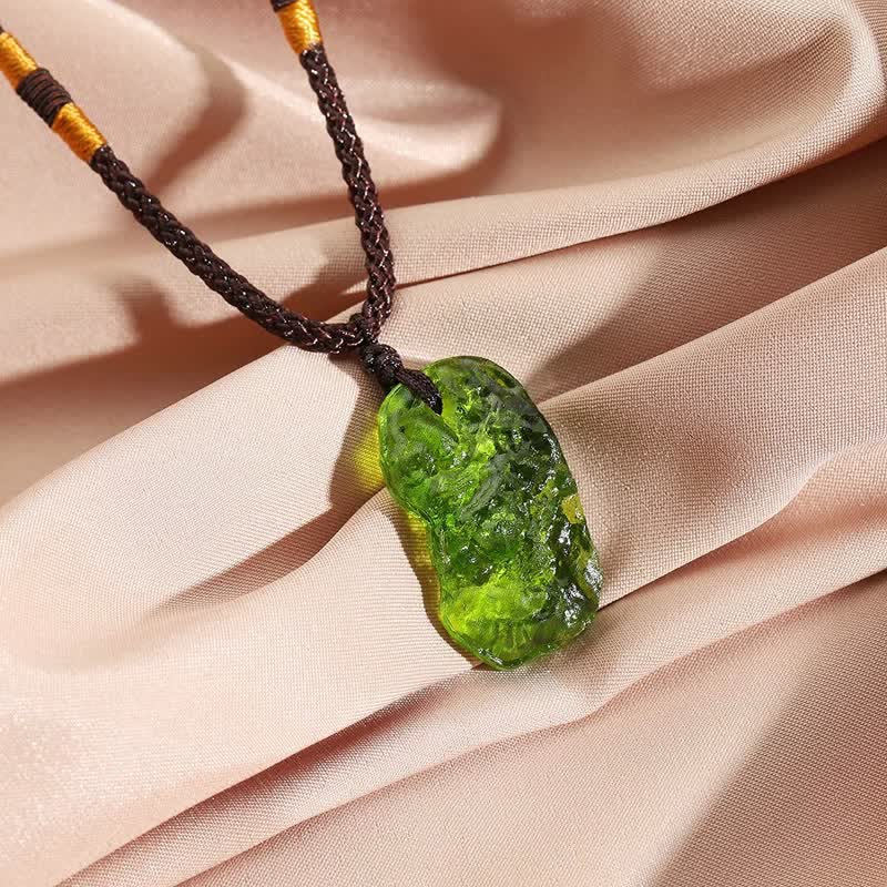 Alina - Collier pendentif moldavite verte de purification