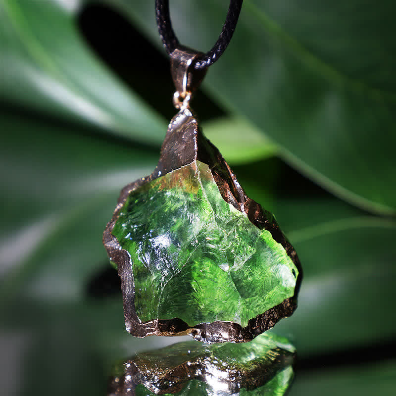 Lyra - Collier moldavite naturelle élégant