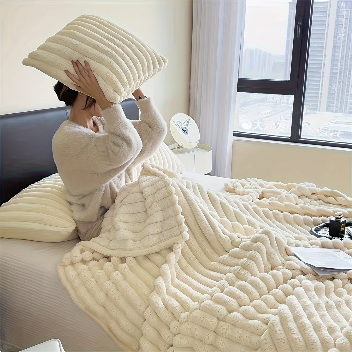 Hamptonweave - Elegant French-Style Fleece Throw for Refined Comfort