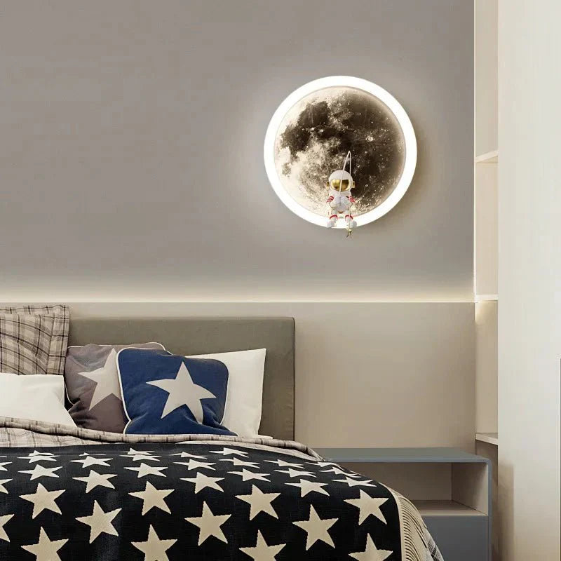 Delunar - Moon-Shaped LED Wall Light