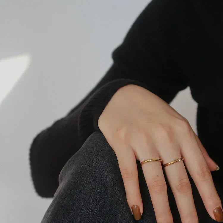 Leona - Bague minimaliste en zircone, finesse et élégance