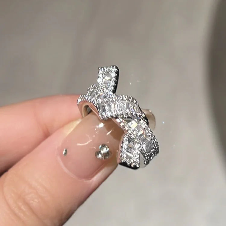 Serena - Bague nœud en zircone, symbole d'éternité
