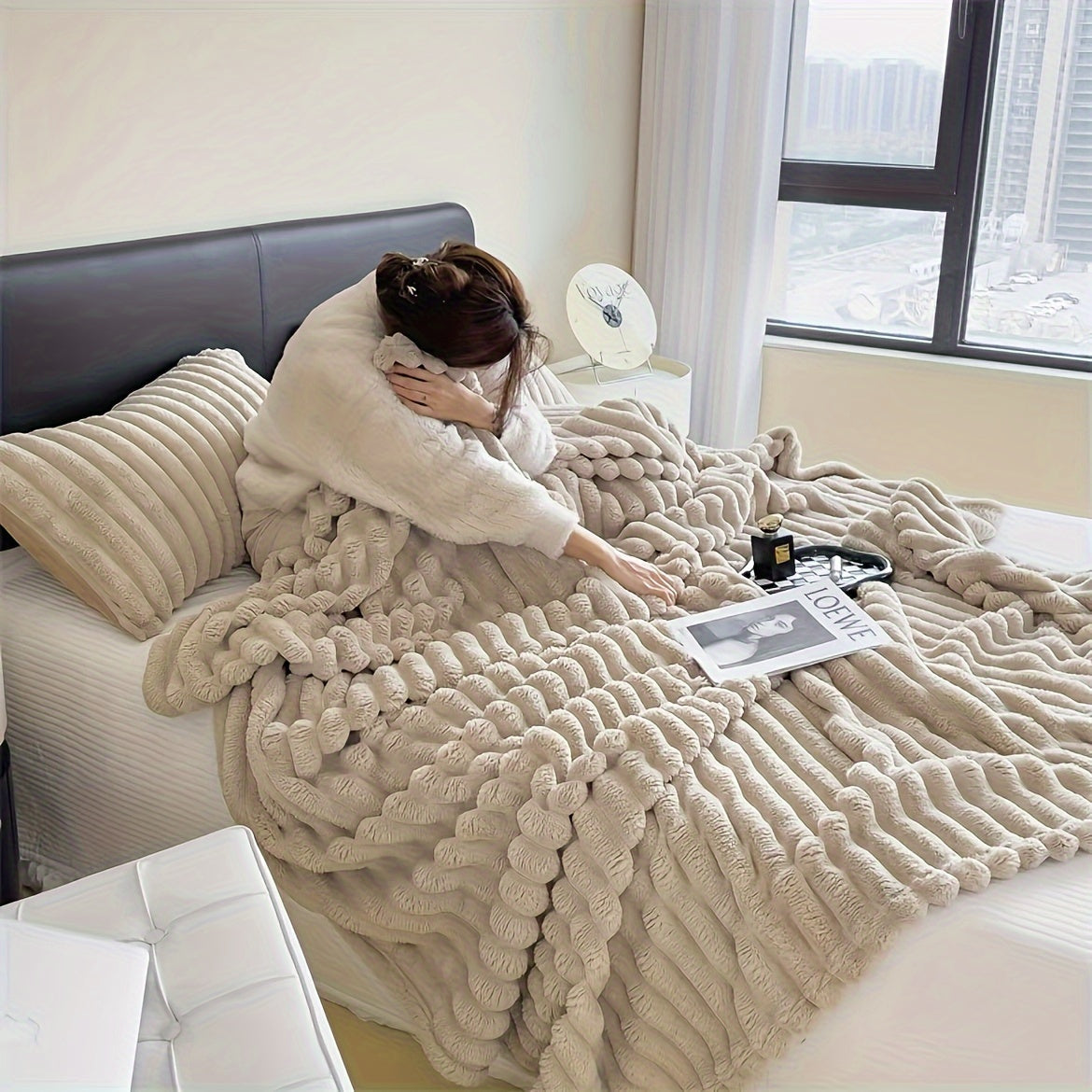 Hamptonweave - Elegant French-Style Fleece Throw for Refined Comfort