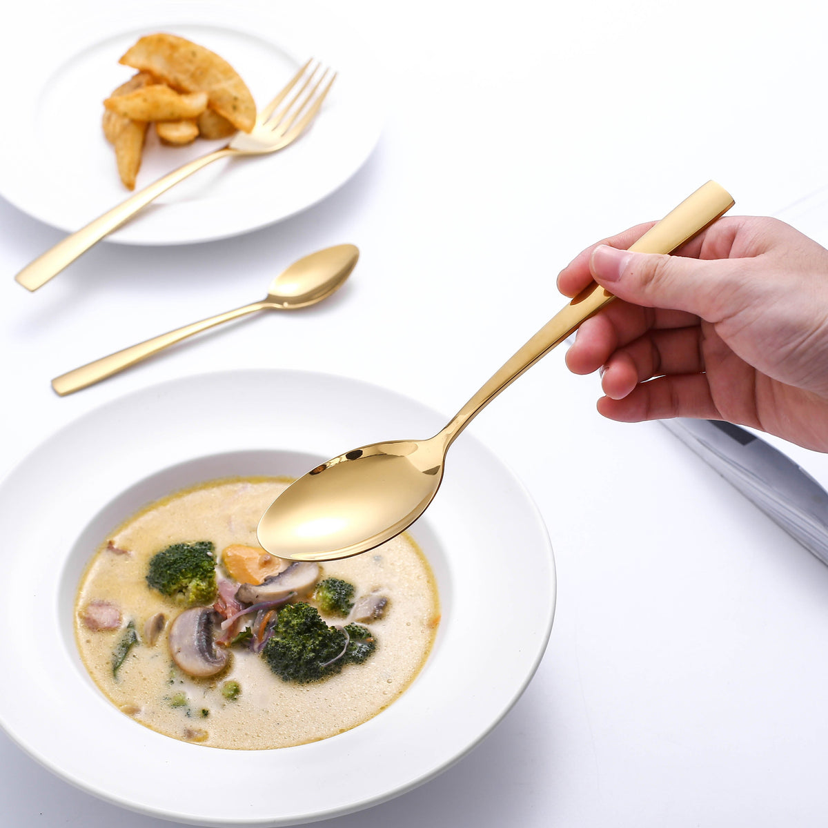 RoyalGlimmer Gold Cutlery Set - Elegant Flatware for a Luxurious Table