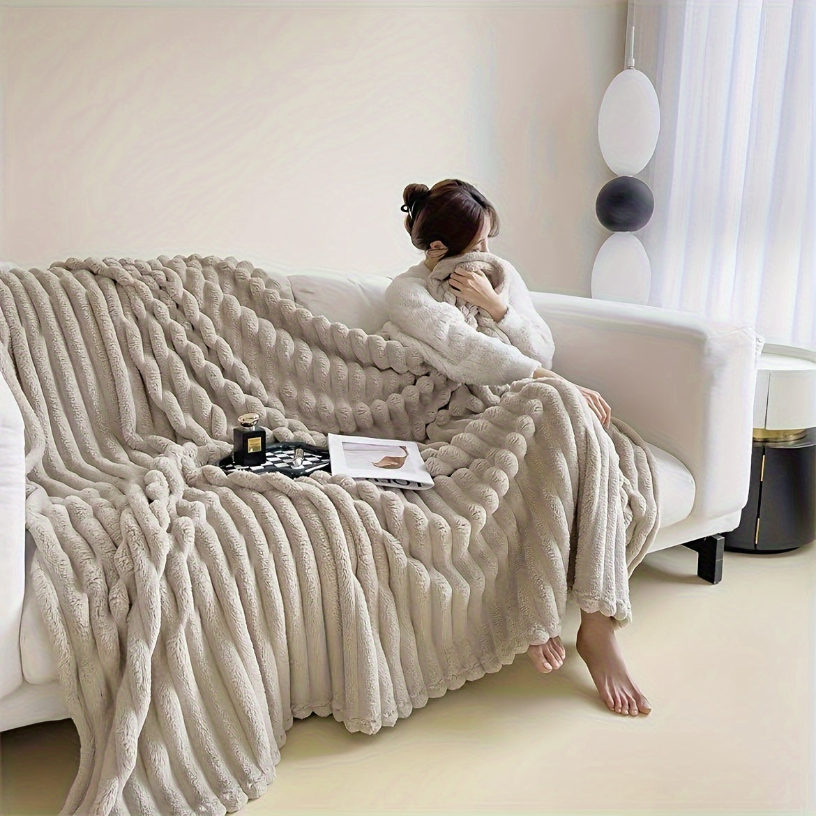Hamptonweave - Elegant French-Style Fleece Throw for Refined Comfort