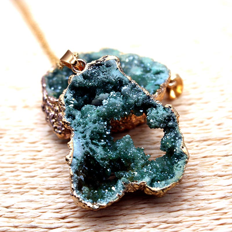 Gaia - Pendentif géode en cristaux naturels