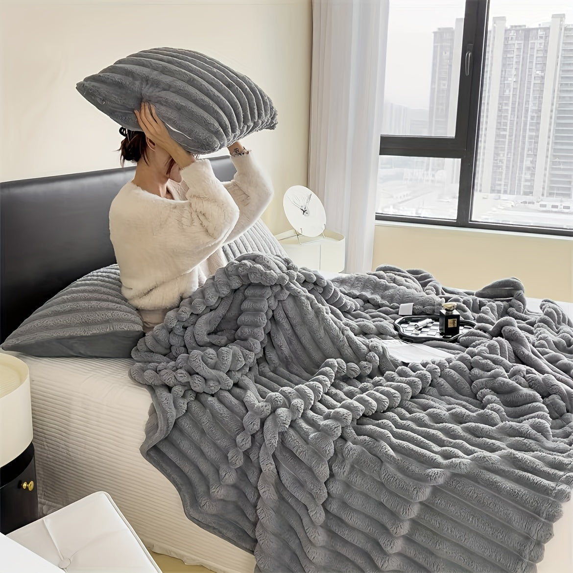 Hamptonweave - Elegant French-Style Fleece Throw for Refined Comfort