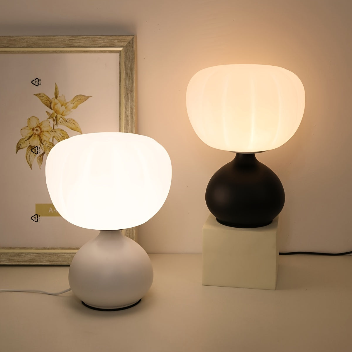 PumpkinGlow Lamp - 3-Color LED Table Lamp for a Warm Ambiance