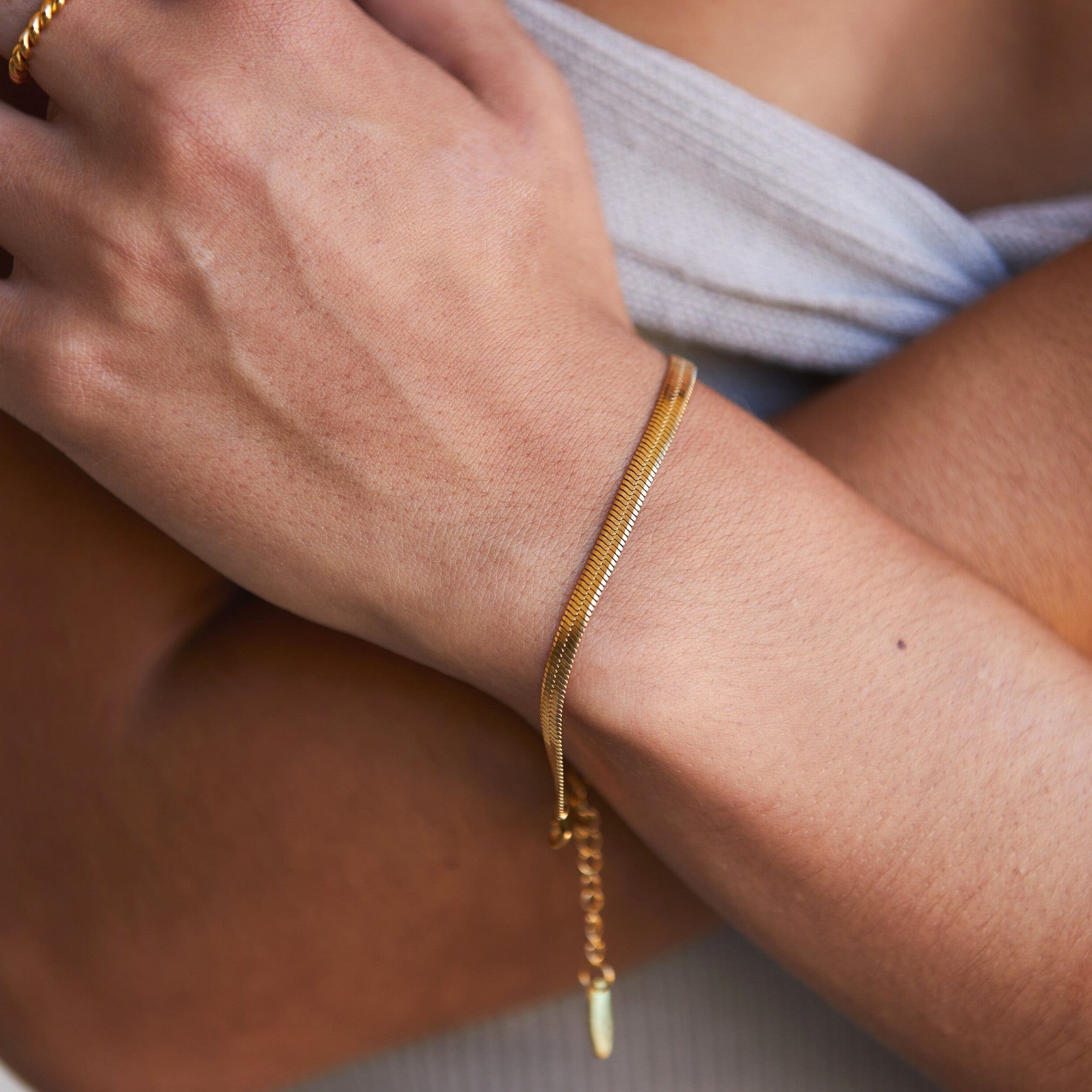Lana - Bracelet chevron élégant