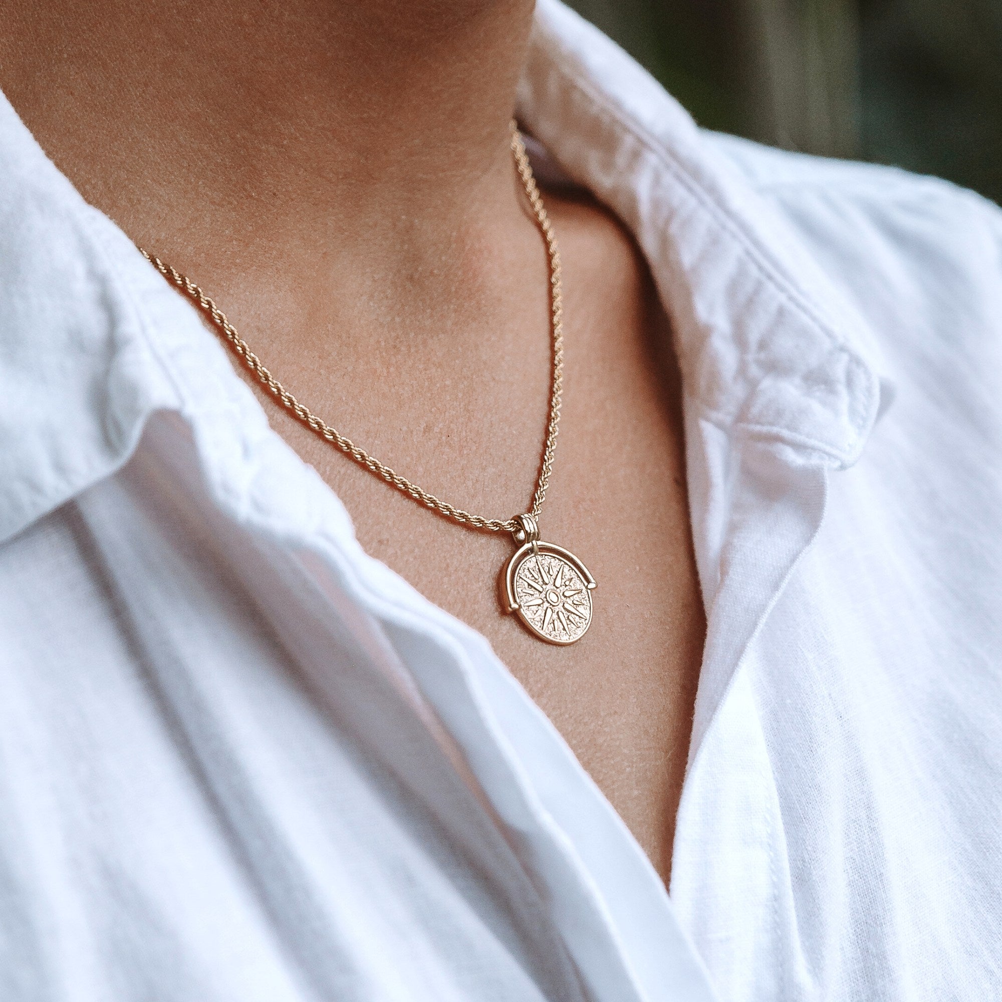 Aurora - Collier pendentif soleil élégant