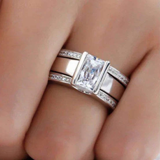 Sienna - Shiny Silver Ring in Elegant Retro Style
