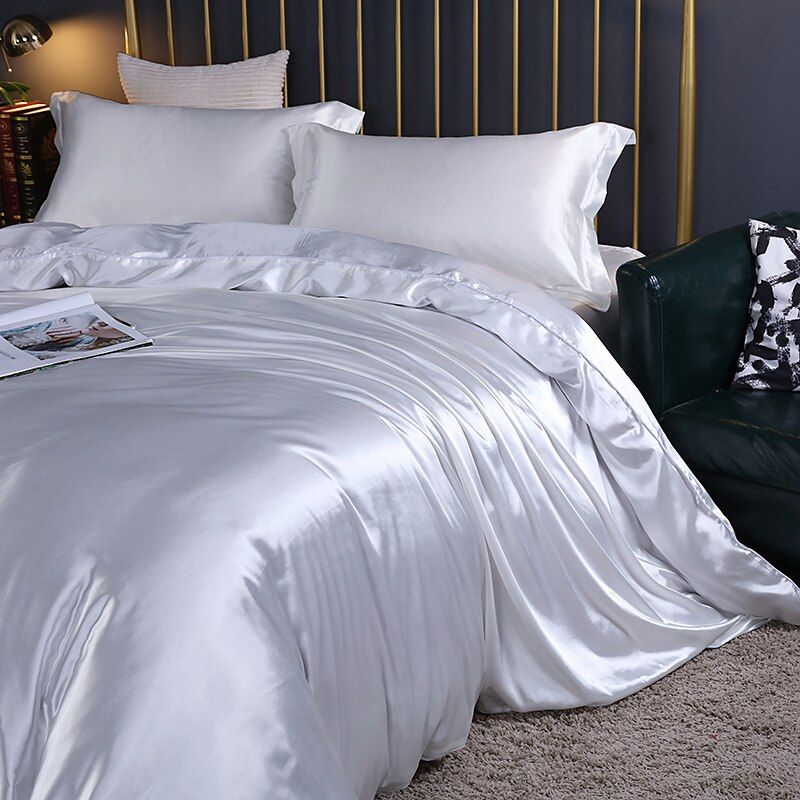 Luxe Satin - Elegant Satin Bedding Set for a Cozy Night's Sleep