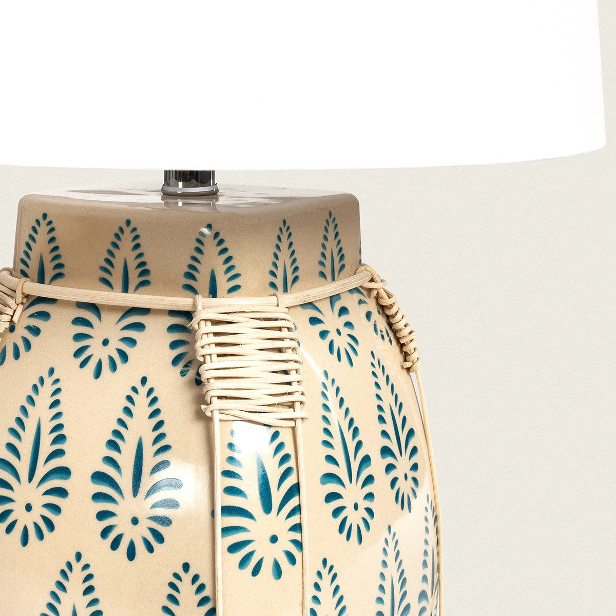 Temira - Ceramic Table Lamp for a Warm Ambience