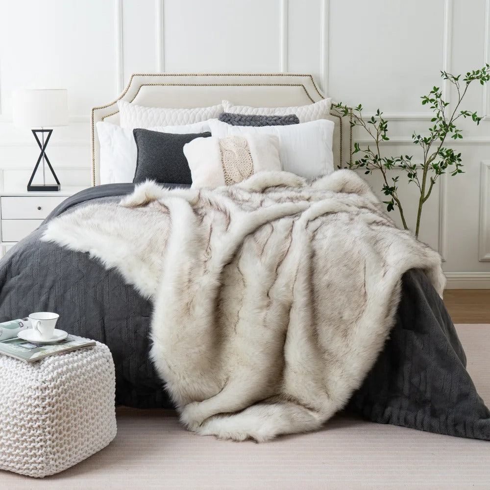 FauxFur Bliss - Luxurious Faux Fur Throw for Cozy Comfort