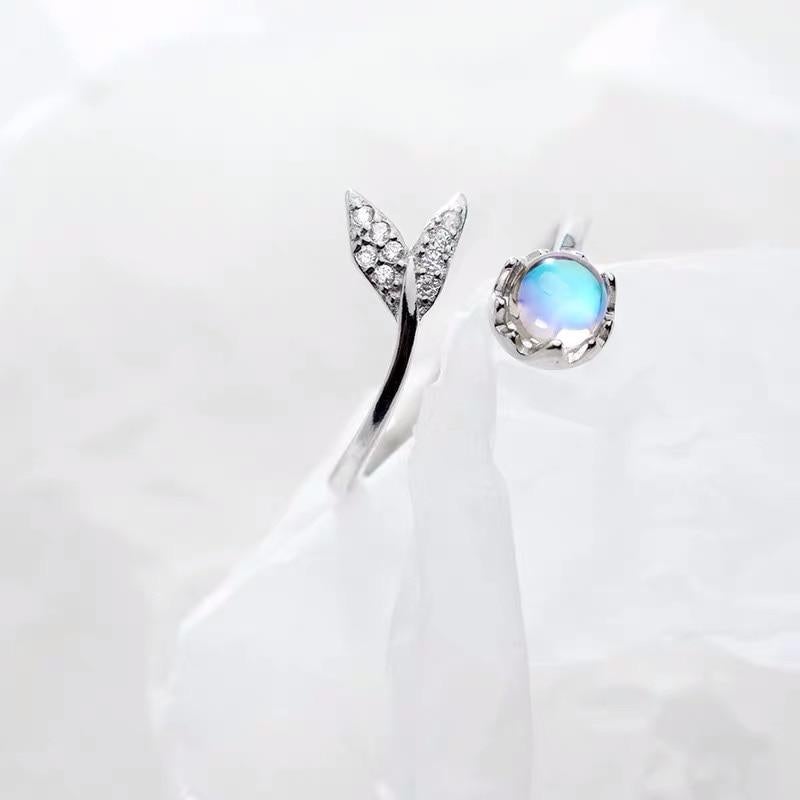 Nerina - Bague dauphin réglable en zircone bleue