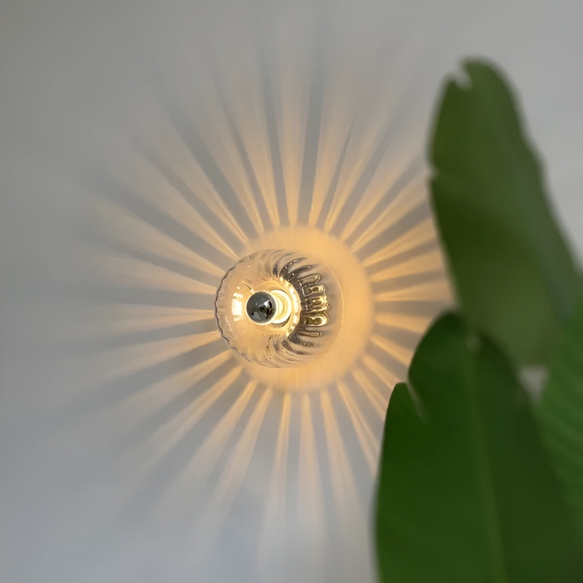 ScandiElegance - Modern Bauhaus Glass Wall Light