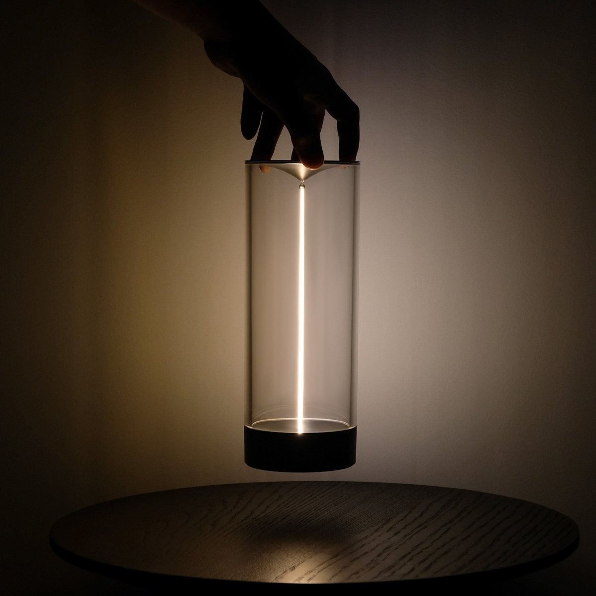 Curvatta - Elegant Dimmable Cordless Table Lamp