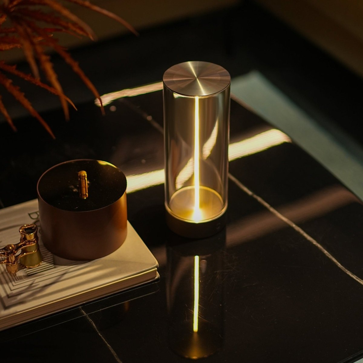Curvatta - Elegant Dimmable Cordless Table Lamp