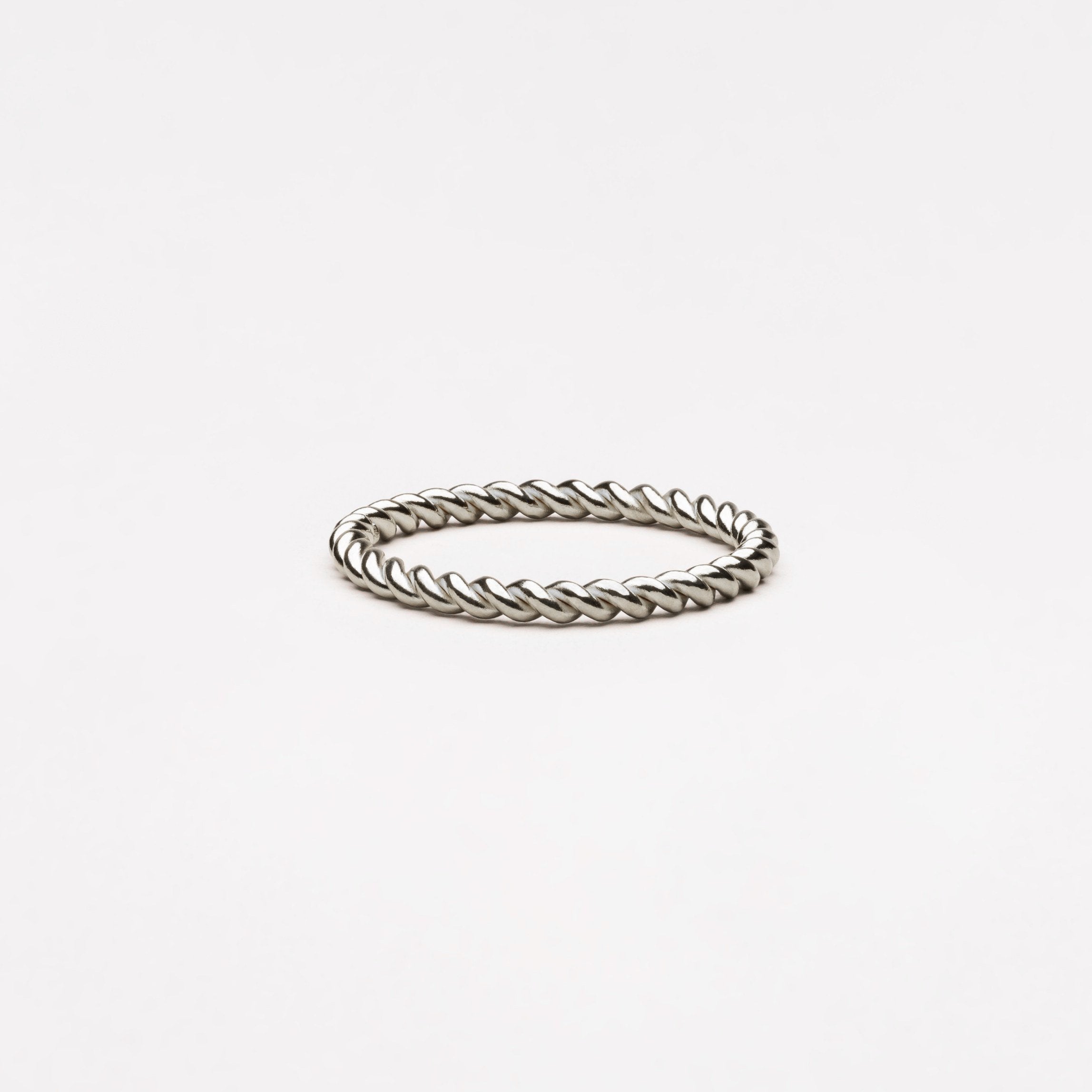 Tessa - Bague torsadée symbolique