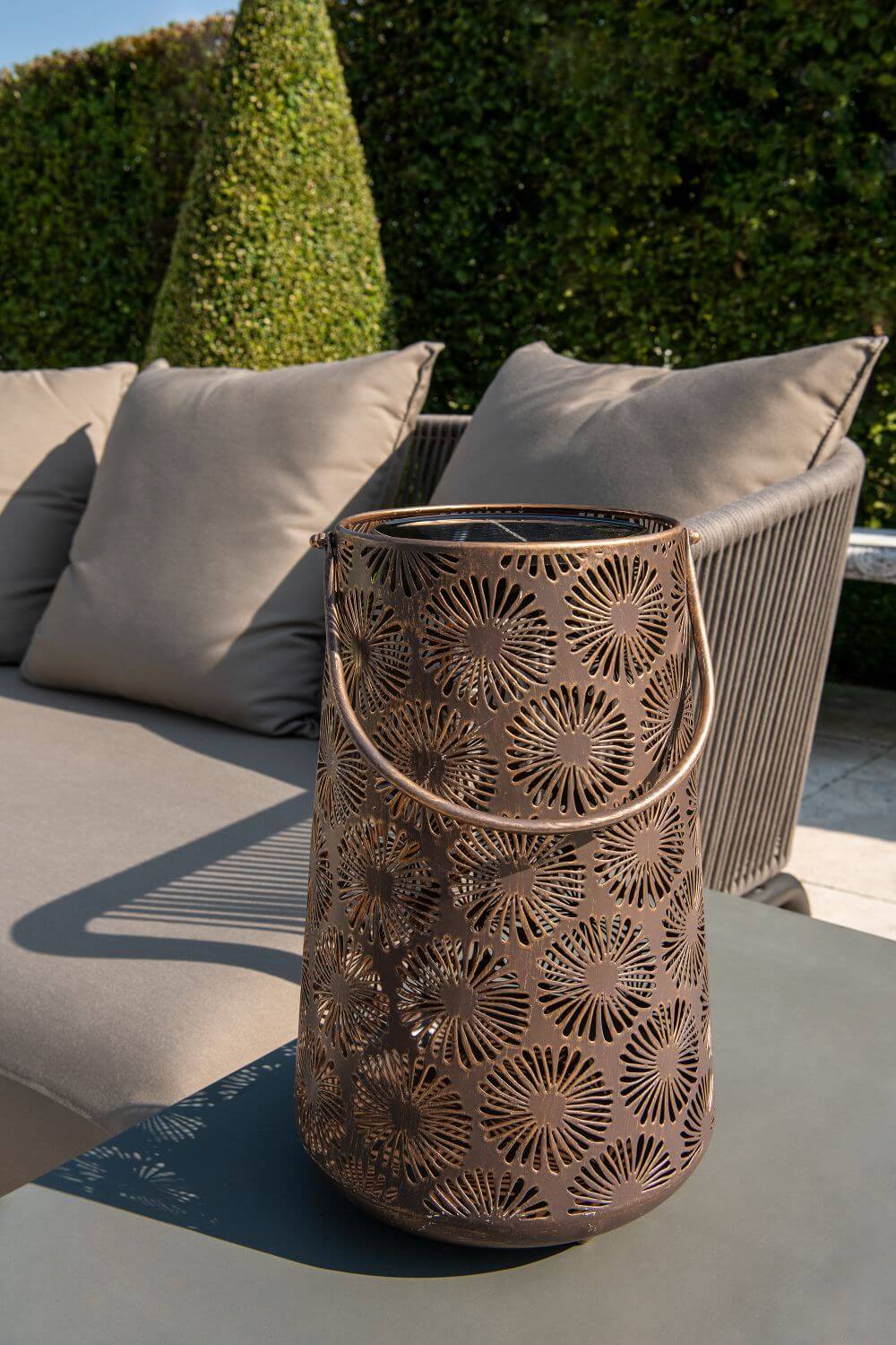 Antic Daisy - Vintage Solar Lantern for Enchanting Garden Lighting