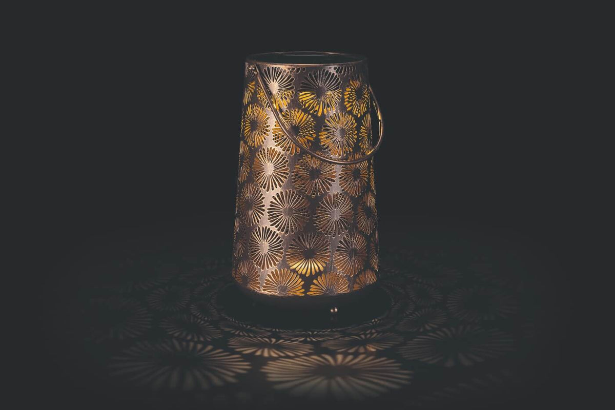 Antic Daisy - Vintage Solar Lantern for Enchanting Garden Lighting