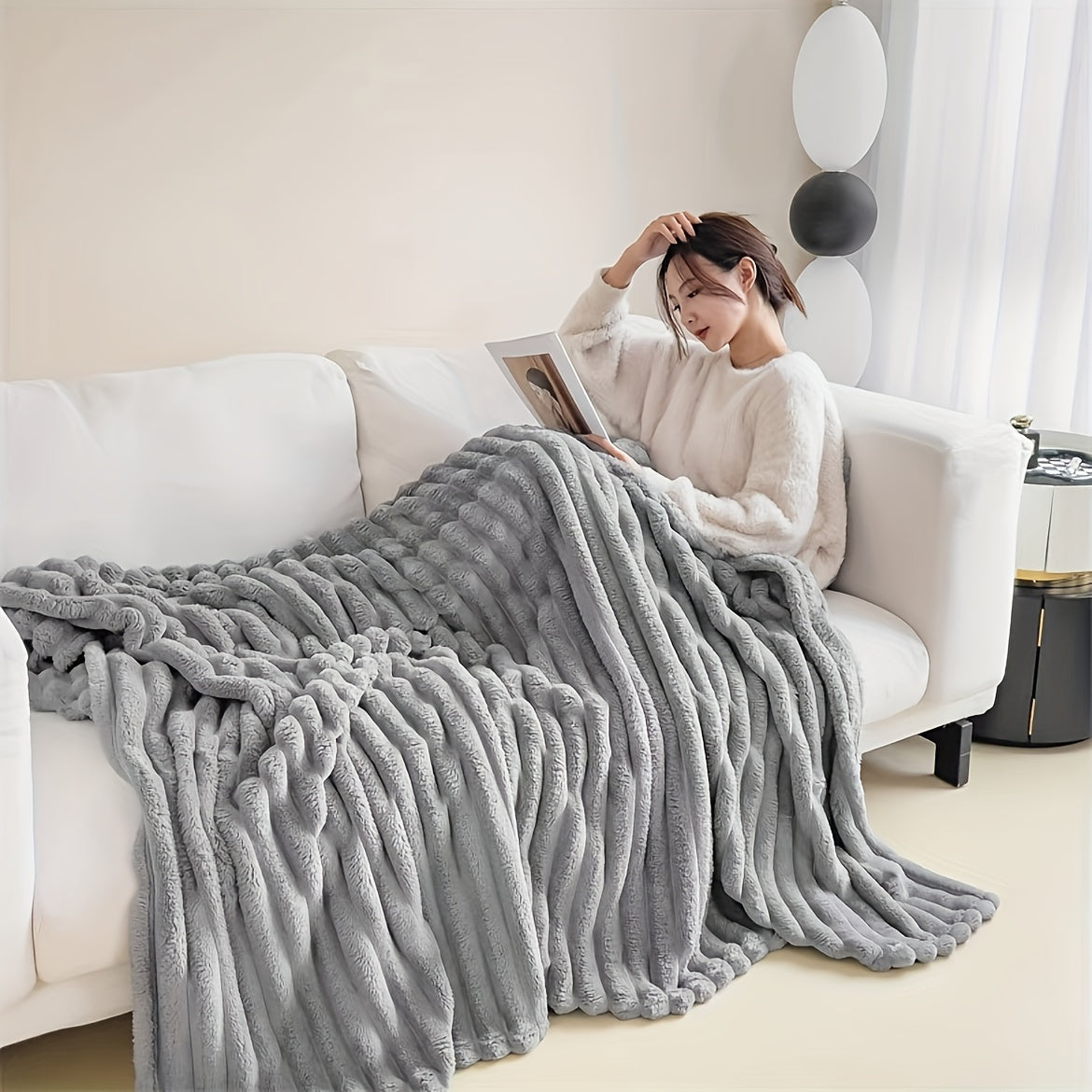 Hamptonweave - Elegant French-Style Fleece Throw for Refined Comfort