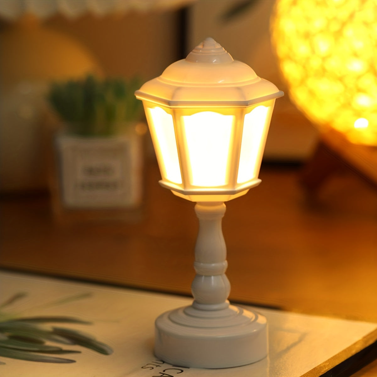 Avonlyte - Compact Retro-Style LED Lamp for the Bedroom