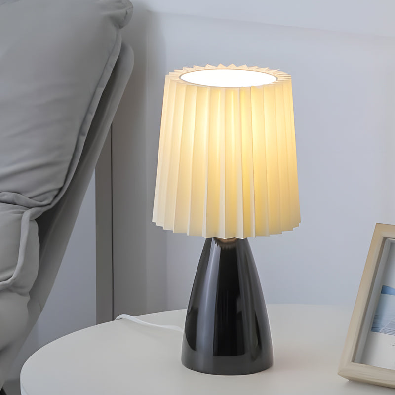 ChicGlow - Dimmable Table Lamp with USB Charging Port