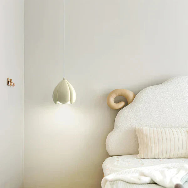 FlowerGlow - Elegant Cream Pendant Light for a Warm Interior