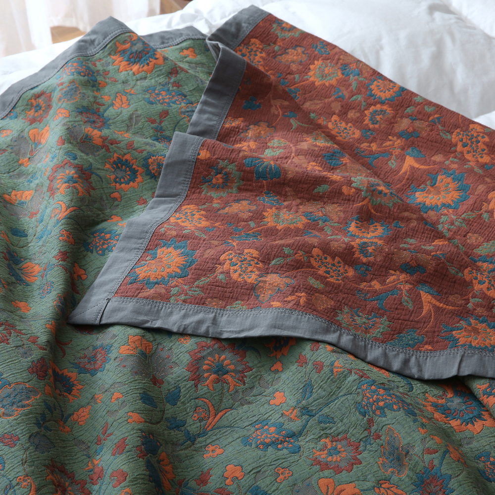 Gothel - Retro Floral Blanket for a Vintage Vibe