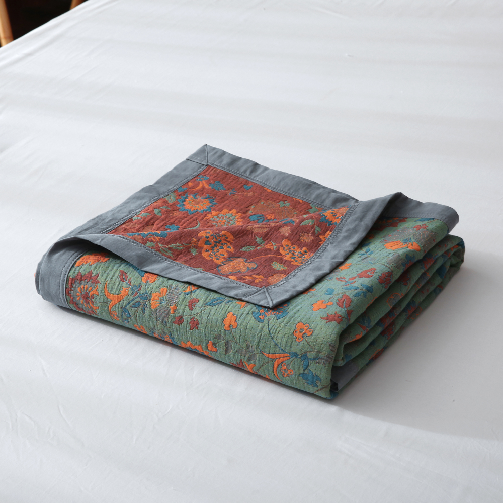 Gothel - Retro Floral Blanket for a Vintage Vibe