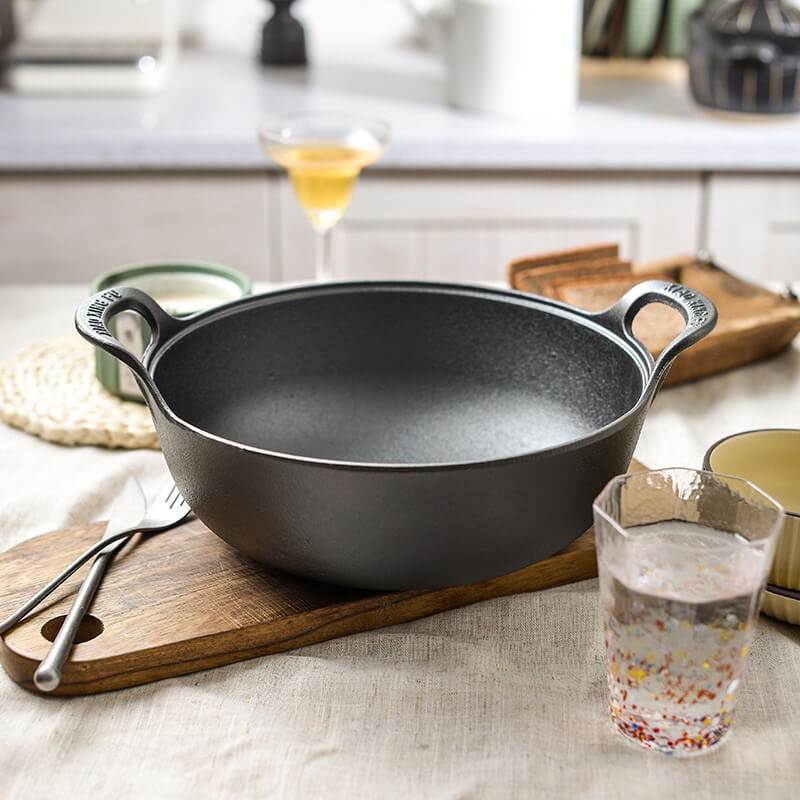 CastePrima - Non-Stick Cast Iron Skillet with Wooden Lid