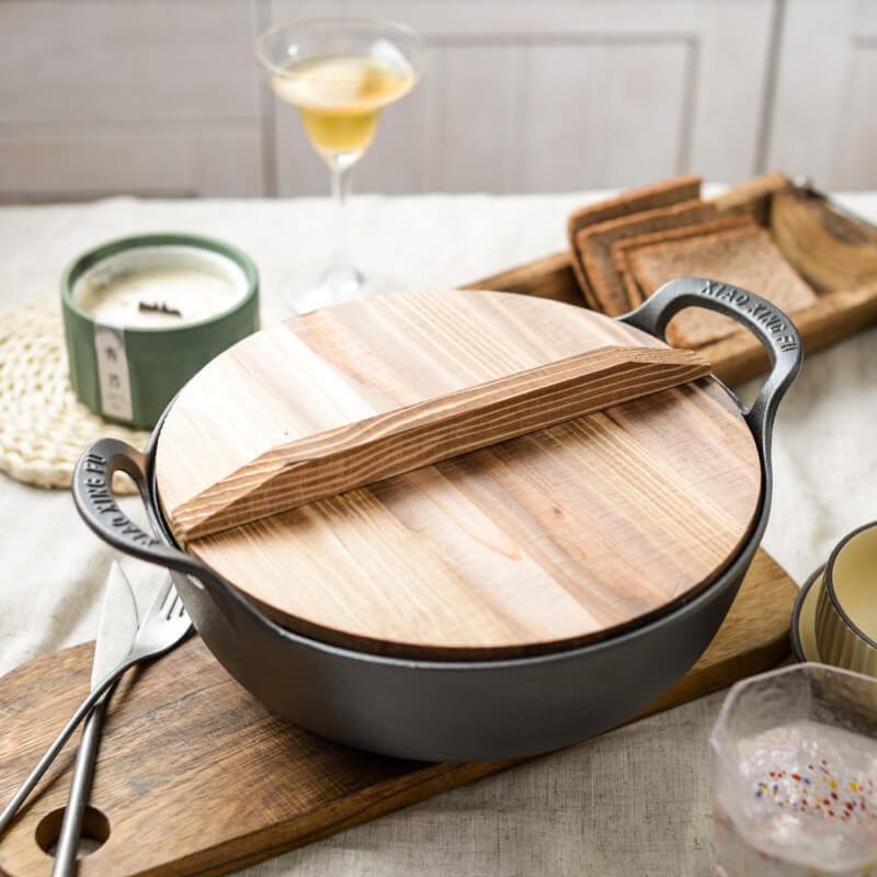 CastePrima - Non-Stick Cast Iron Skillet with Wooden Lid