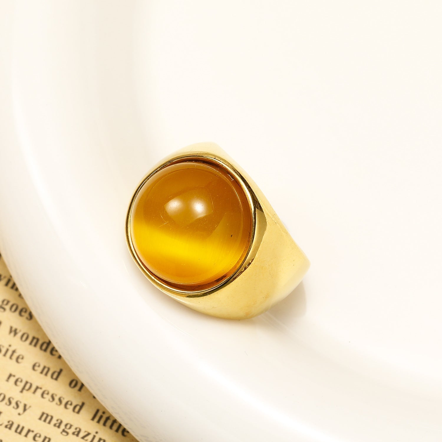 Liora - Bague grande pierre œil de chat raffinée