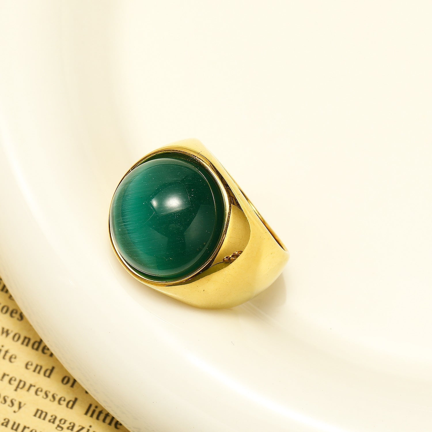 Liora - Bague grande pierre œil de chat raffinée
