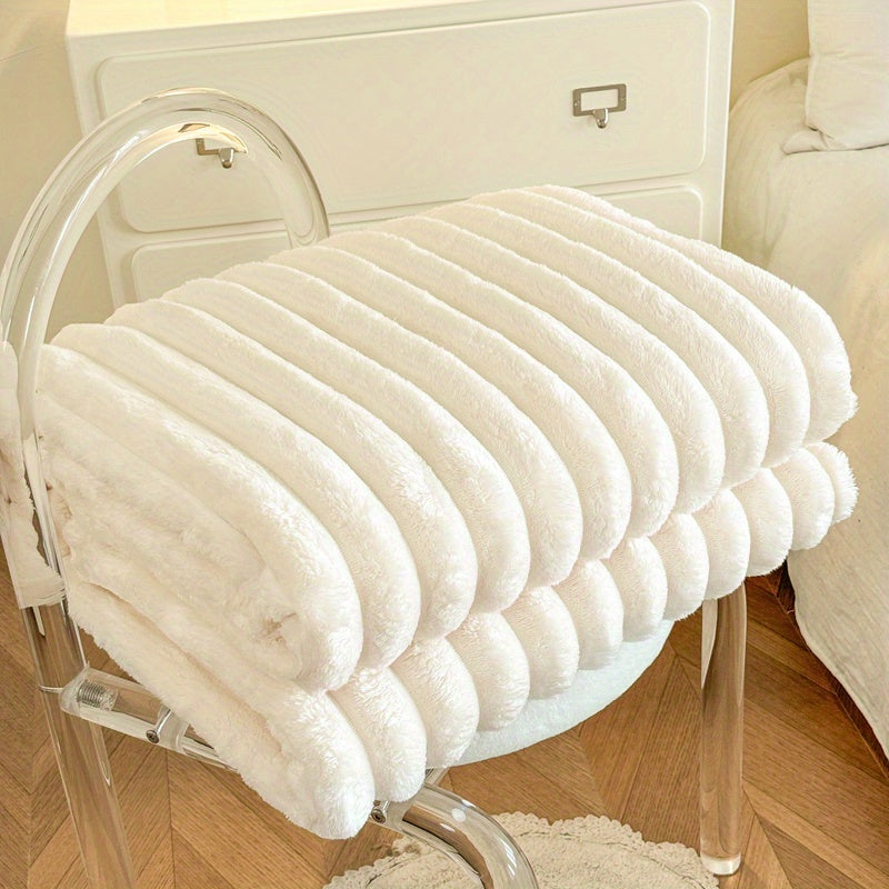FlannelEase - Soft & Lightweight Flannel Blanket