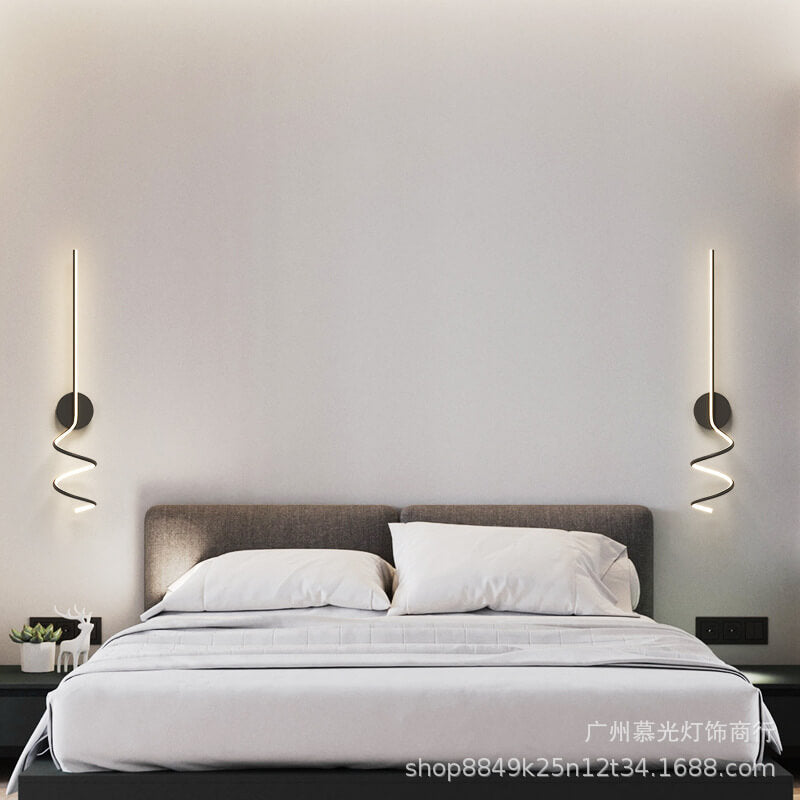 GlowWave - Applique Murale LED Arquée au Design Épuré