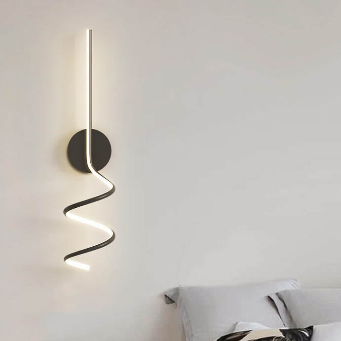 GlowWave - Applique Murale LED Arquée au Design Épuré