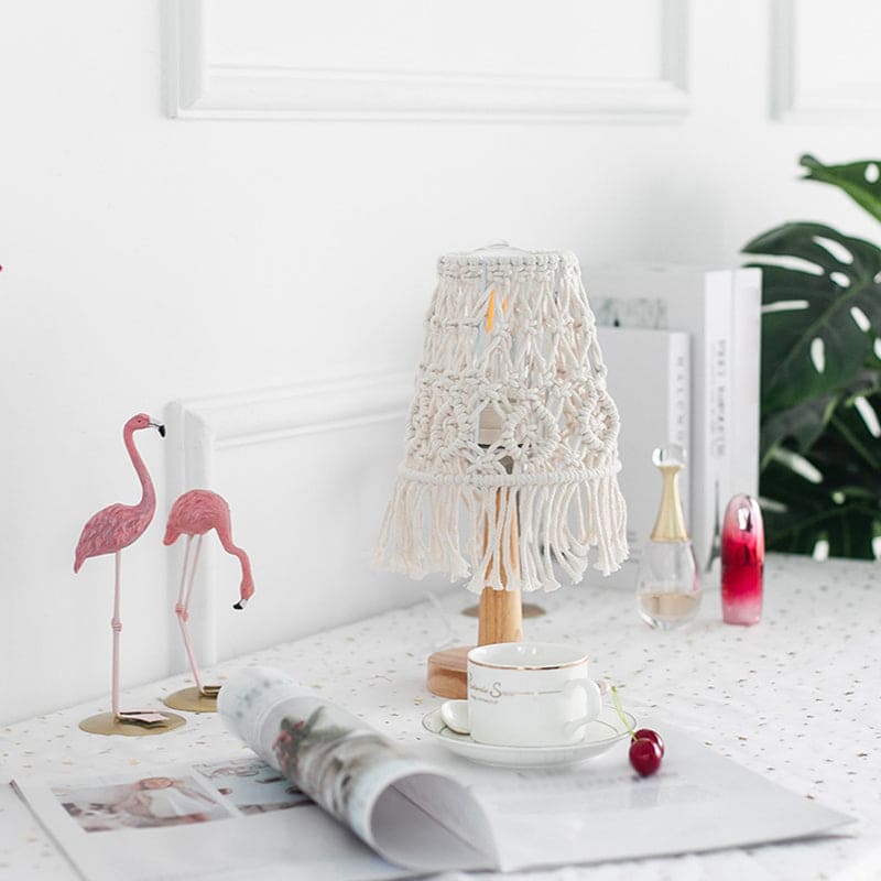 FeatherGlow - Feather Table Lamp for a Warm Ambiance