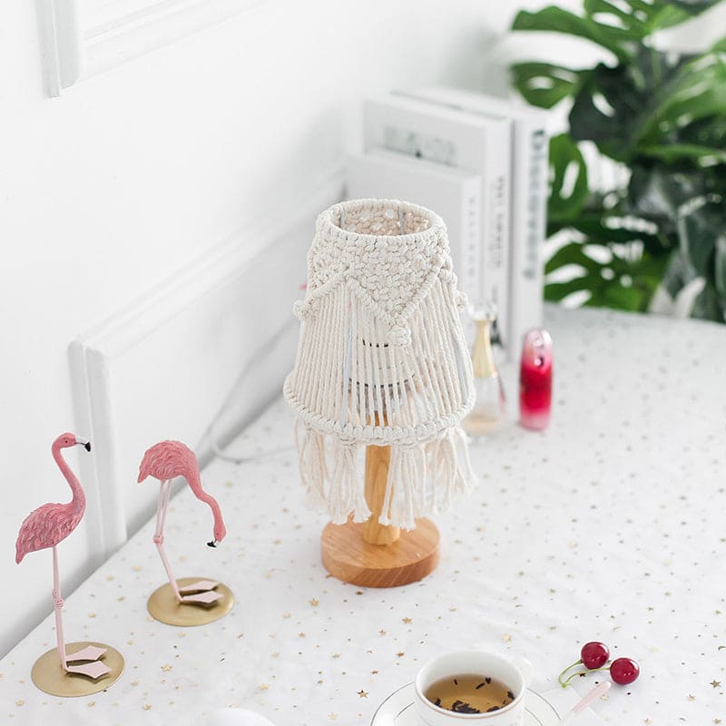 FeatherGlow - Feather Table Lamp for a Warm Ambiance
